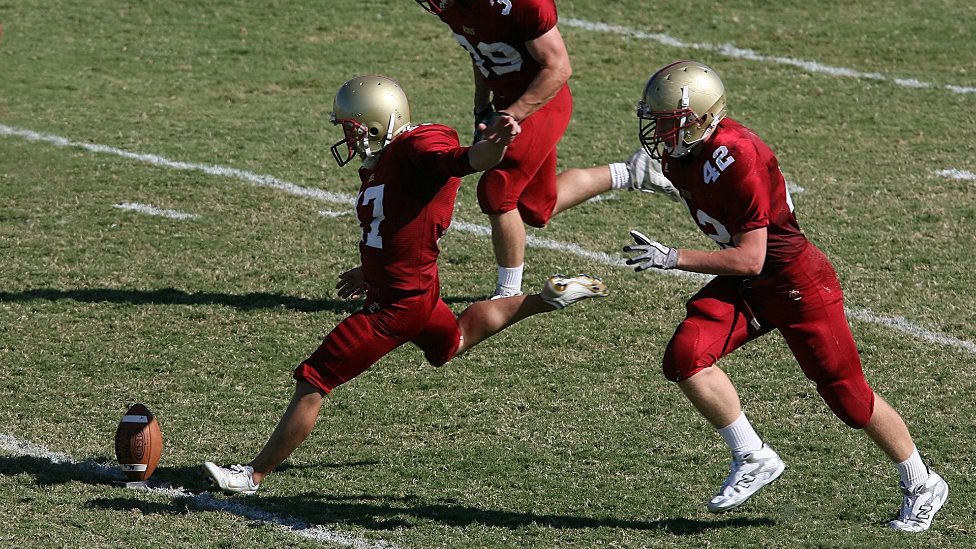 欧冠经典战术分析：如何破解对手防线？，欧冠对战规则